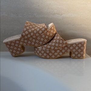 Beach by Matisse Cork Floral Women's Mules (NWOT)